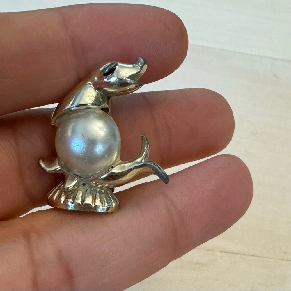Vintage Seal Pinniped Faux Pearl Gold Tone Brooch Pin